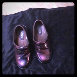 Burgundy shoes  SAVvY used 3 time). Size 6.5